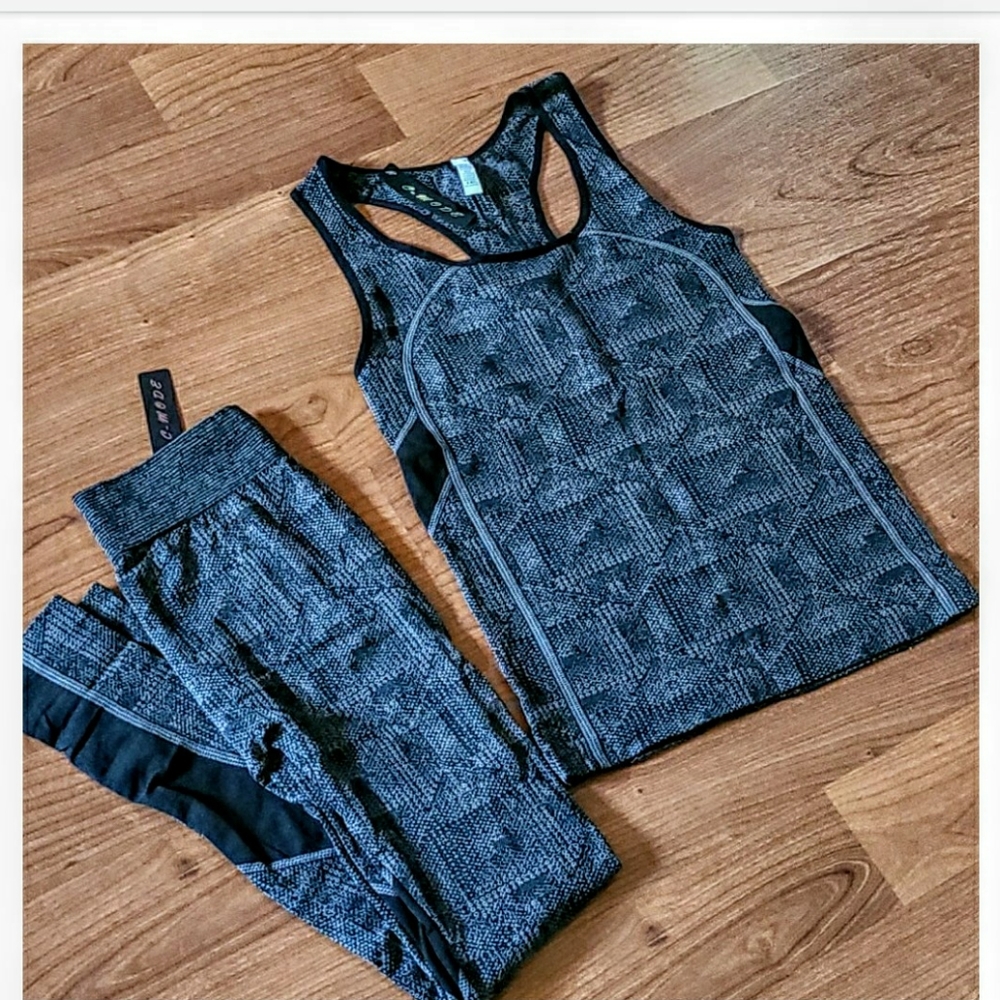 NWT lounge or workout outfit